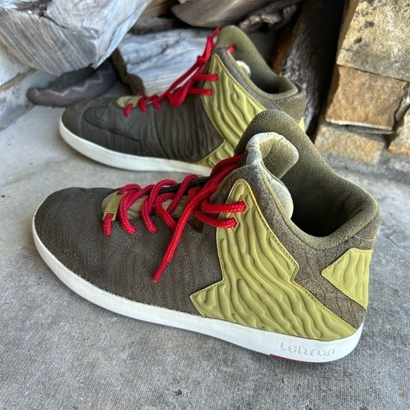 Nike LeBron XI Lifestyle hitop Olive/green red shoe laces mens sneakers Sz-8.5 G - Picture 5 of 14